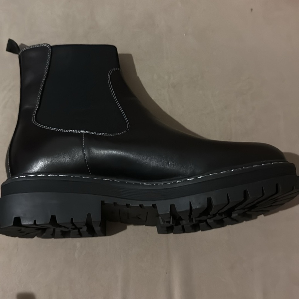 Marc Fisher Women's Patrick Chelsea Boot - Black Lug Sole Booties size 9.5 NWOT - Picture 3 of 10